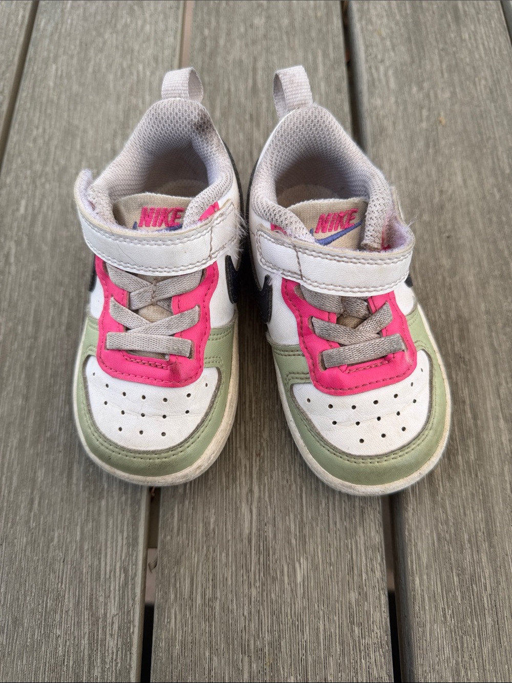 Nike Kids White Pink Green Low-Top Sneakers size 5C